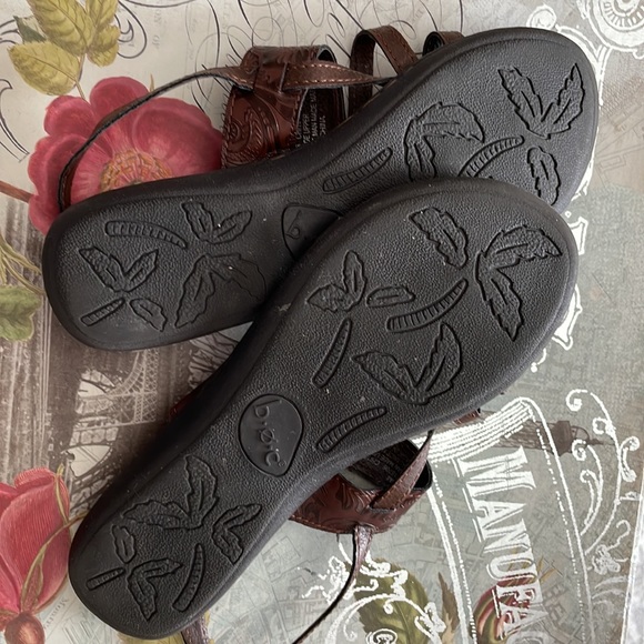 Sandals - Picture 3 of 3